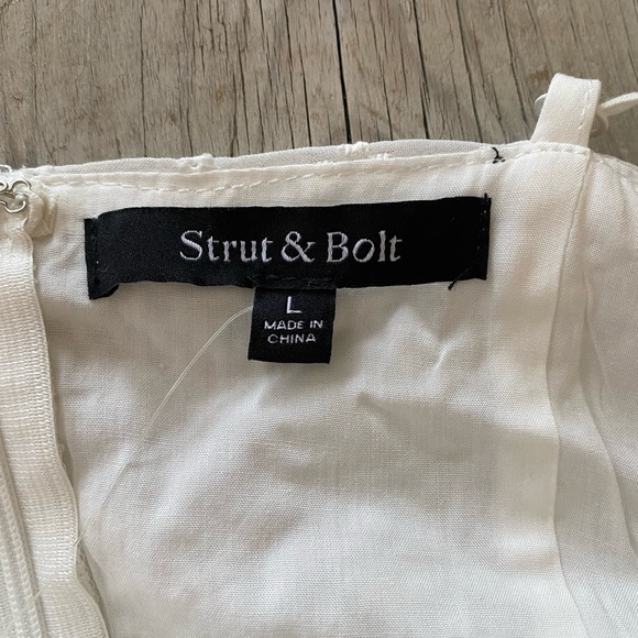 Strut and Bolt floral lace midi dress - Picture 4 of 4